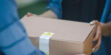 E-commerce boom leaves small sellers behind