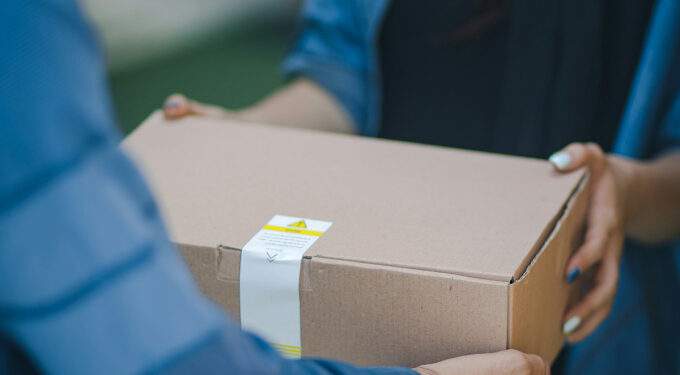 E-commerce boom leaves small sellers behind