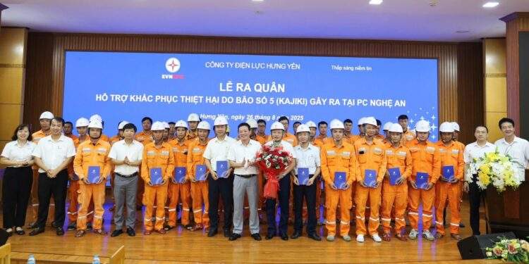 EVNNPC huy động 536 người khắc phục lưới điện sau bão số 5