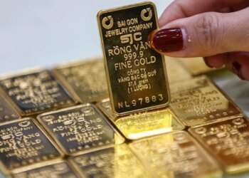 Gold breaks two records in one day