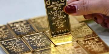 Gold breaks two records in one day