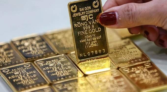 Gold breaks two records in one day