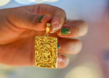 Gold prices plummet from historic peak