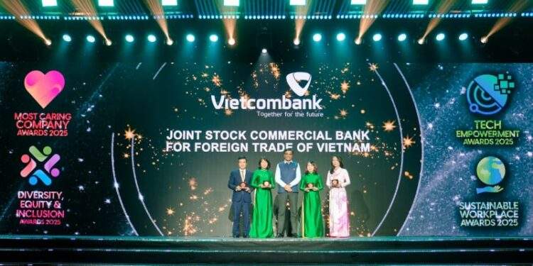HR ASIA tiếp tục vinh danh Vietcombank tại tất cả các hạng mục giải thưởng “Nơi làm việc tốt nhất châu Á” năm 2025