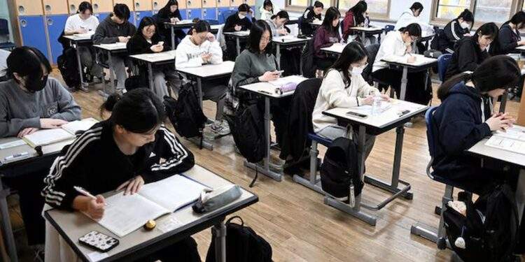 Hàn Quốc cấm dùng điện thoại thông minh trong lớp học trên toàn quốc