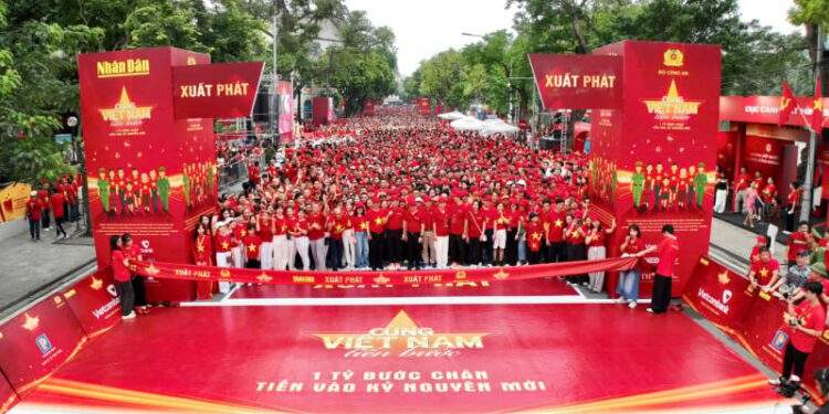 Hơn 20.000 người Vietcombank hòa nhịp “cùng Việt Nam tiến bước”