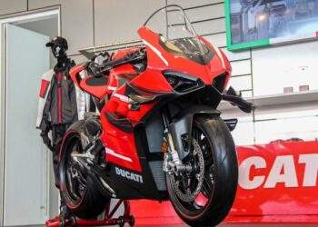 Italian motorcycle brand Ducati suspends Vietnam sales, looks for new distributor