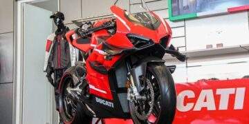 Italian motorcycle brand Ducati suspends Vietnam sales, looks for new distributor