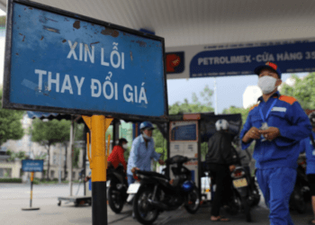 Lao dốc, giá xăng dầu vào thời “ngủ đông” hay “bẫy giá”?