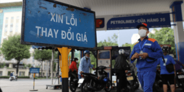 Lao dốc, giá xăng dầu vào thời “ngủ đông” hay “bẫy giá”?