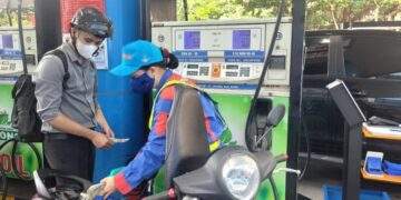 Liên tiếp rơi tự do