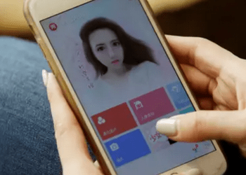 Người người mê chỉnh sửa ảnh, ứng dụng AI của Trung Quốc 'ăn nên làm ra'