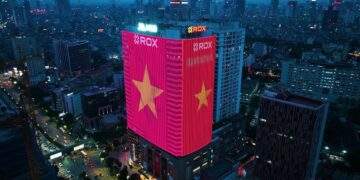ROX Tower rực rỡ cờ hoa, lan tỏa tinh thần tự hào Việt Nam
