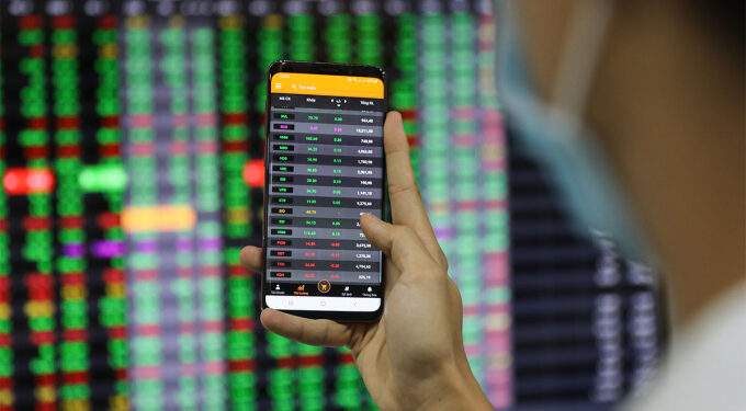 Stocks close session below historic level