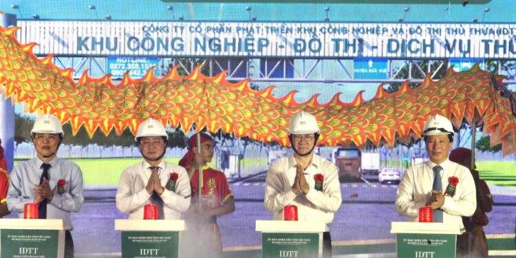 Tây Ninh khởi công khu công nghiệp đầu tiên sau sáp nhập, vốn 3.000 tỉ đồng