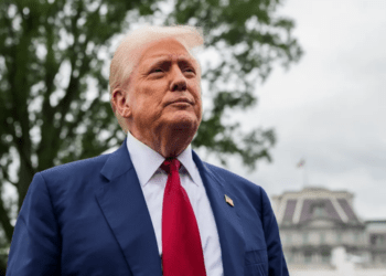 Tổng thống Trump tuyên bố áp thuế 100% với con chip nhập khẩu