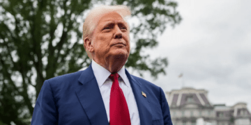 Tổng thống Trump tuyên bố áp thuế 100% với con chip nhập khẩu