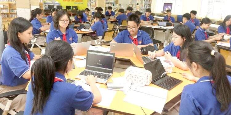 Trang bị kỹ năng số cho học sinh, giáo viên