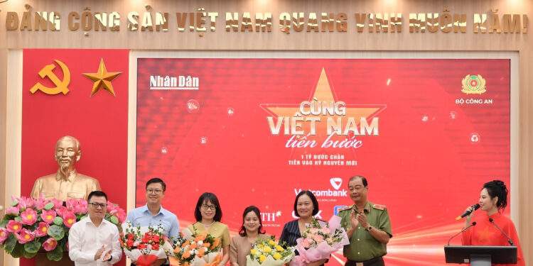 Vietcombank ‘Cùng Việt Nam tiến bước’, lan tỏa thông điệp ‘1 tỷ bước xanh’