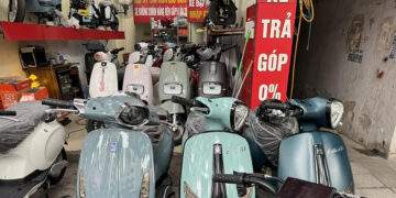 Xe máy điện 'lên ngôi', nỗi lo hàng trôi nổi len lỏi thị trường