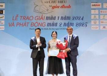 Báo Phụ nữ trao giải viết về 'Doanh nhân với chữ hiếu và gia đình'