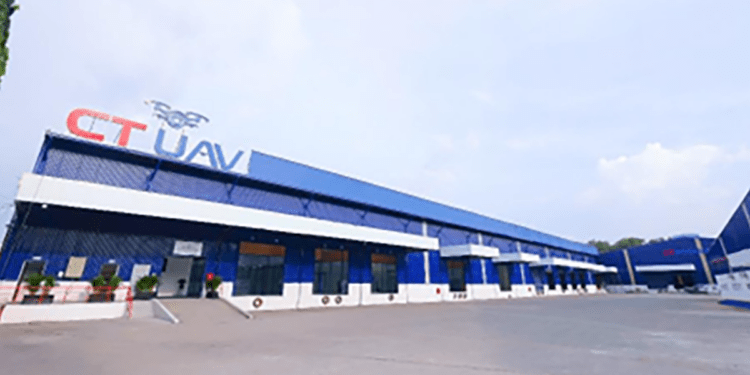 CT UAV - ‘Sốc’ với nhà máy đúc composite tự tiến hóa