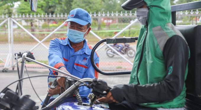 Gasoline prices rise to 9-week high