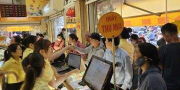 Giá vàng trong nước ngược chiều thế giới