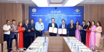 Sở Tài chính Hà Nội và Hiệp hội doanh nghiệp đầu tư nước ngoài (VAFIE) ký biên bản ghi nhớ hợp tác về phối hợp triển khai các hoạt động xúc tiến thương mại đầu tư. Ảnh: UBND TP. Hà Nội.
