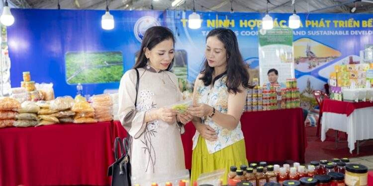 Kết nối cung cầu Huế: Đặc sản ra thị trường lớn