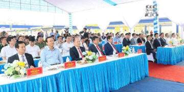 Các đại biểu tham dự lễ khánh thành
