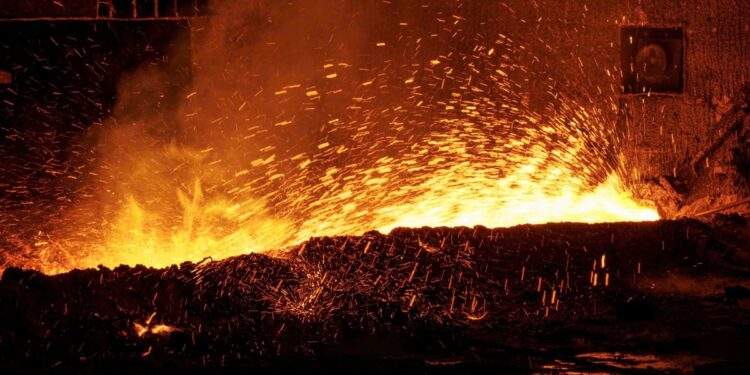 Lò cao số 2 của Hòa Phát Dung Quất 2 ra mẻ gang đầu tiên