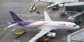 Make Thai Airways fully private, former director urges