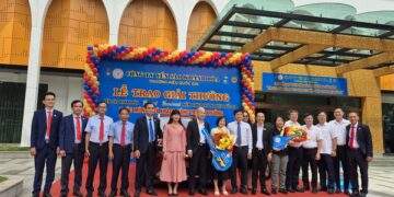 Một nữ khách hàng trúng ô tô Kia Sonet khi dùng sản phẩm Yến sào Khánh Hòa Sanest