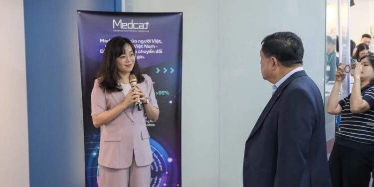 Một startup tại NIC phát triển chatbot trợ lý y tế ảo tư vấn thuốc chữa bệnh online