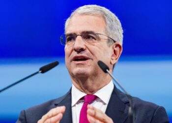 Nestle sacks CEO over office relationship