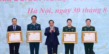 Ngân hàng MB nhận Huân chương Bảo vệ Tổ quốc hạng Nhất 