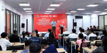 Ông Björn Koslowski, Phó Trưởng Đại diện của Phòng Công nghiệp và Thương mại Đức tại Việt Nam.