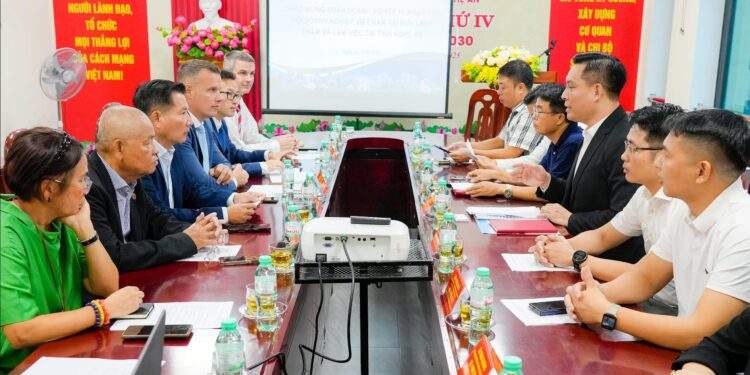 Quang cảnh cuộc làm việc. Ảnh: Thanh Lê