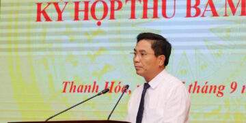 Bí thư Tỉnh ủy Thanh Hoá Nguyễn Doãn Anh phát biểu chỉ đạo kỳ họp.