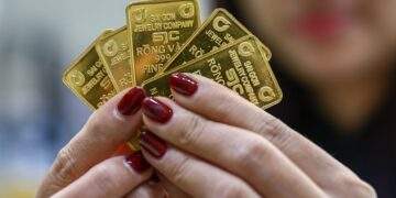 PM calls for bringing down Vietnam gold prices to global levels