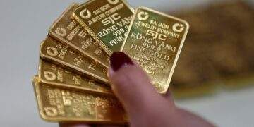 PM orders crackdown on gold hoarding, price manipulation