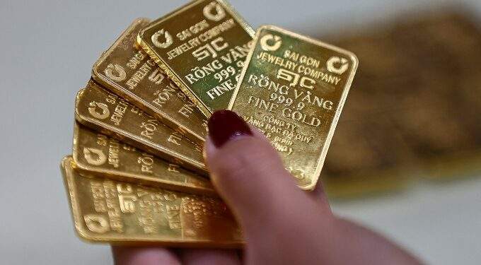 PM orders crackdown on gold hoarding, price manipulation