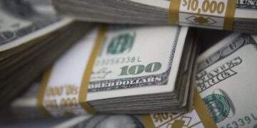 Thị trường tự do giữ giá bán dưới 27.000 VND/USD