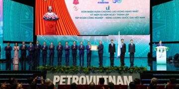 Tổng Bí thư tặng Petrovietnam 8 chữ: Tiên phong - Vượt trội - Bền vững
