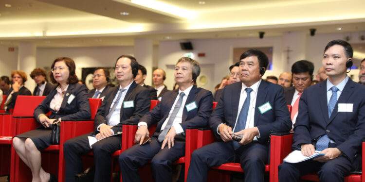 Lãnh đạo các đơn vị thuộc Bộ Tài chính tham dự tại Diễn đàn Kết nối đầu tư 2025. 