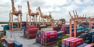 Vietnam posts nearly $14B trade surplus in eight months