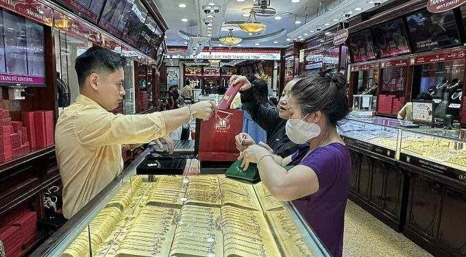 Vietnamese rush to buy gold as prices hit historic peak