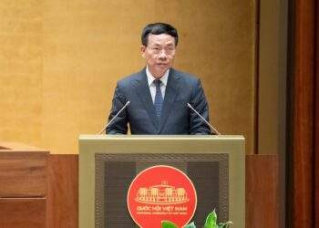 Bộ trưởng Bộ Khoa học và Công nghệ Nguyễn Mạnh Hùng thừa ủy quyền của Thủ tướng Chính phủ trình bày tờ trình dự án Luật sửa đổi, bổ sung một số điều của Luật Sở hữu trí tuệ.