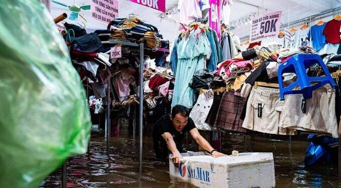 Businesses reel from flooding, rains in Hanoi due to Typhoon Matmo